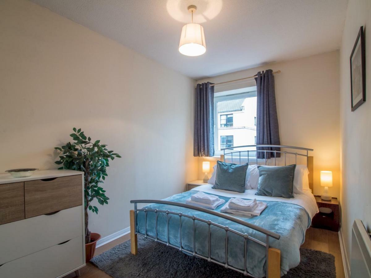 Bright & Tranquil Apartment Near City Centre With Free Parking! Единбург Екстериор снимка