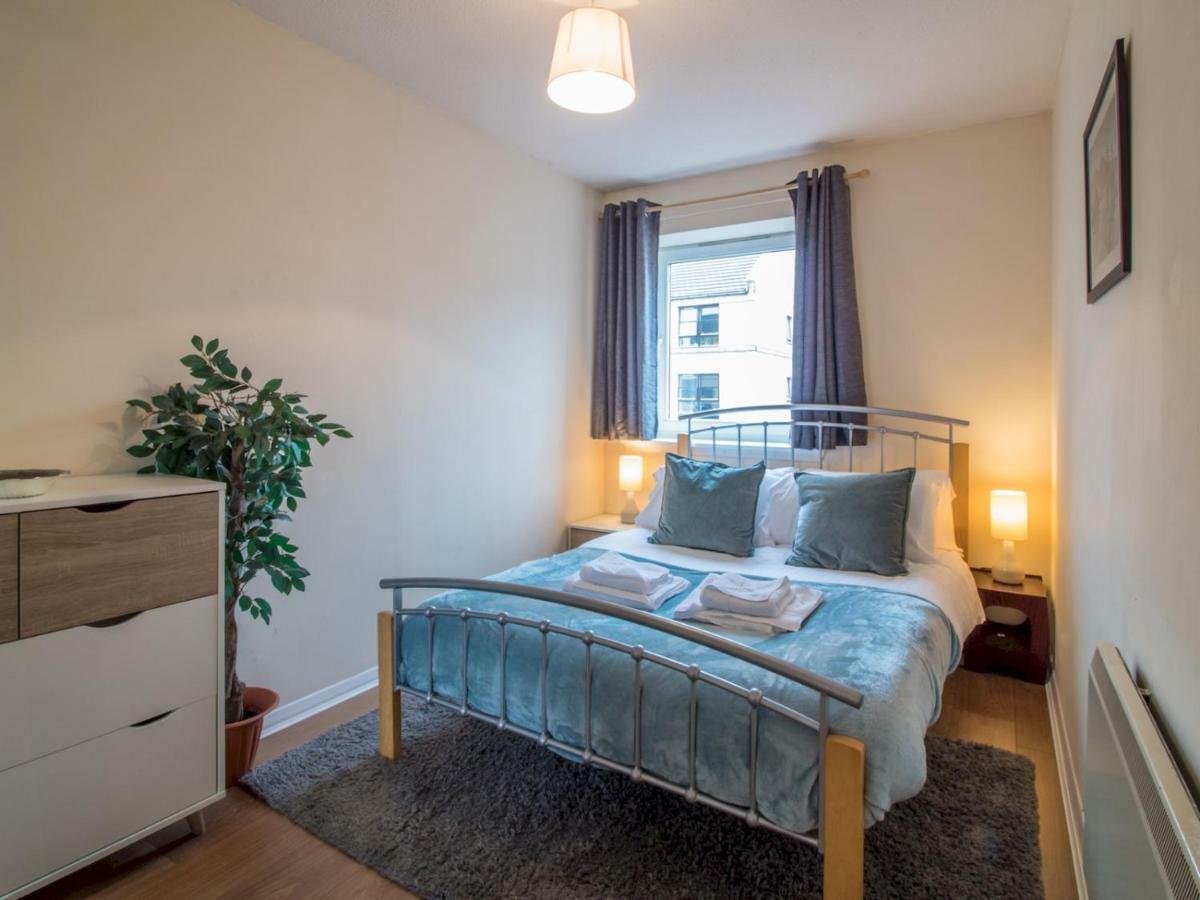 Bright & Tranquil Apartment Near City Centre With Free Parking! Единбург Екстериор снимка