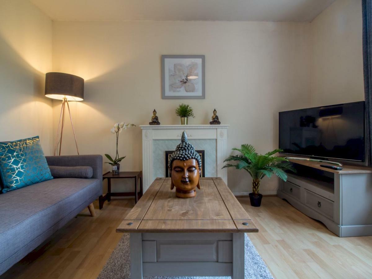 Bright & Tranquil Apartment Near City Centre With Free Parking! Единбург Екстериор снимка